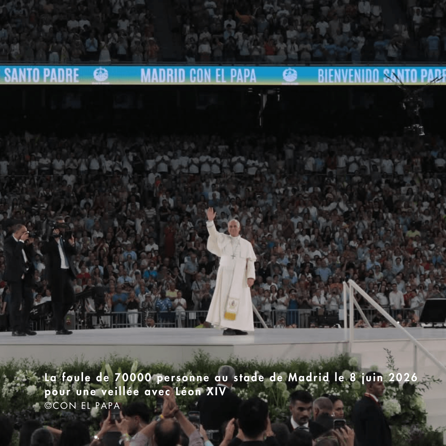 Le Pape Léon XIV et la foule au stade de Madrid pour une veillée le 8 juin 2026