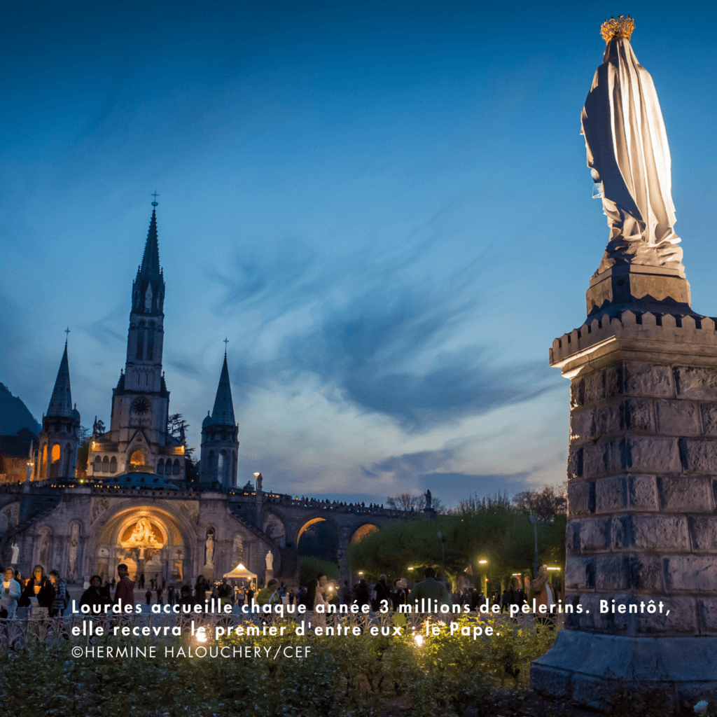 photographie de la basilique lors de la procession aux flambeaux