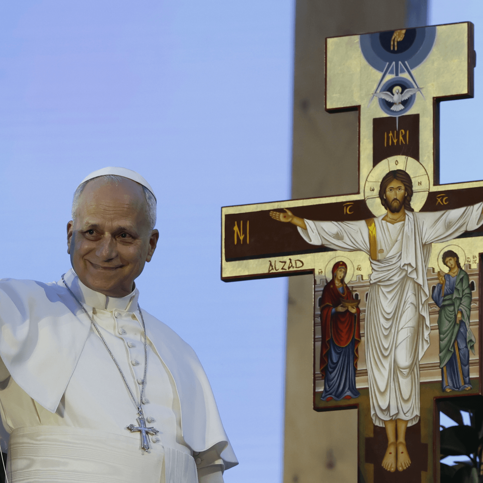 2019-08-02_0001_c_Yannick_Boschat_r photographie du pape Léon XIV devant une croix