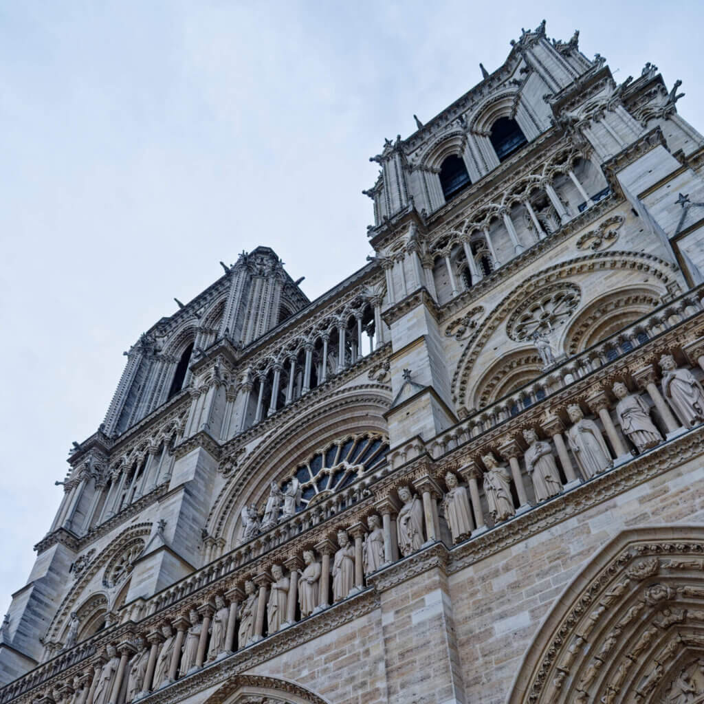 photographie de la facade de la cathédrale Notre-Dame de Paris
