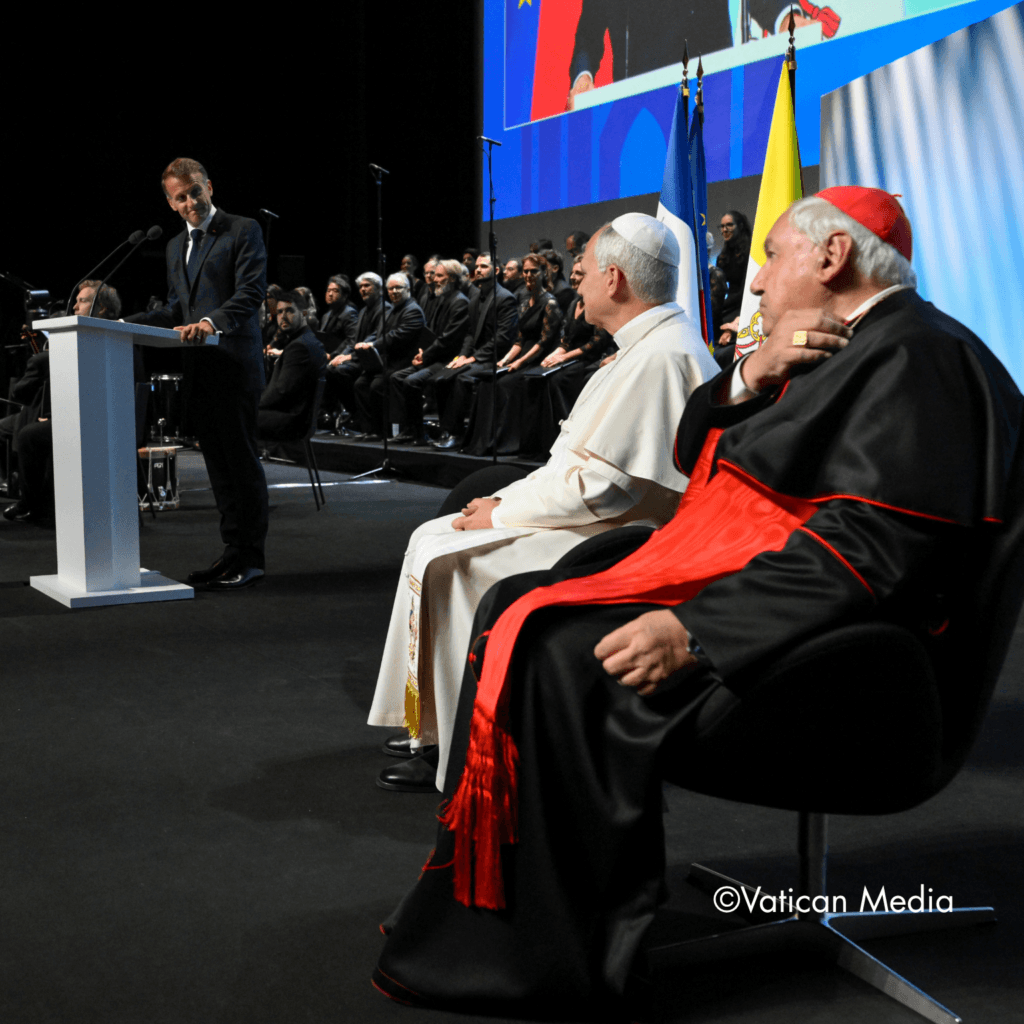Le présent de la République, le Pape et le cardinal Aveline