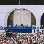 Messe célébrée par le Pape sur la plaine du sanctuaire de Lourdes