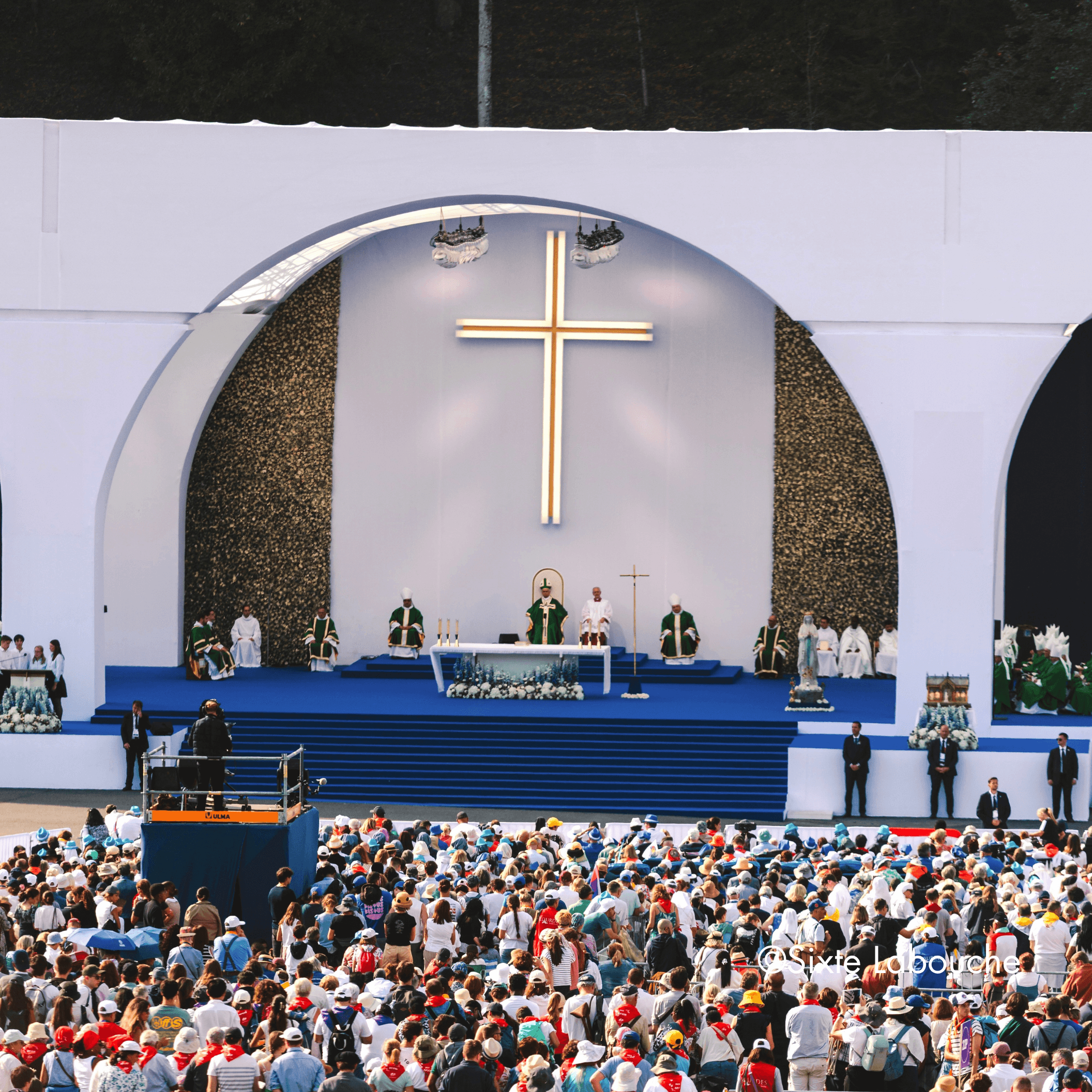Messe célébrée par le Pape sur la plaine du sanctuaire de Lourdes
