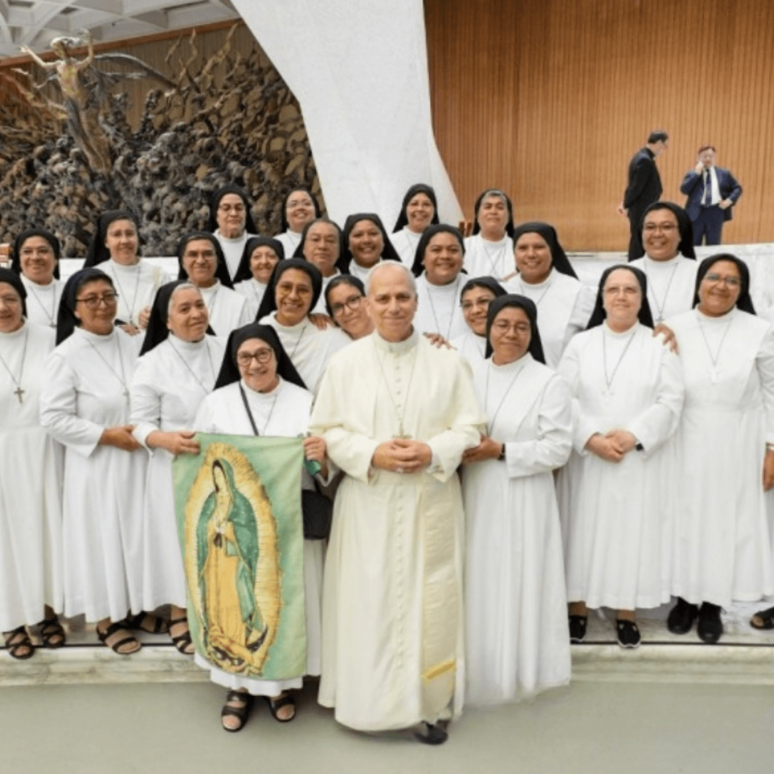 Le pape avec des religieuses