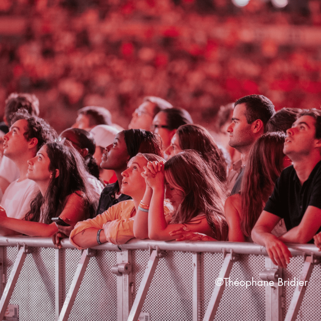 Une foule de jeunes au Stade de France